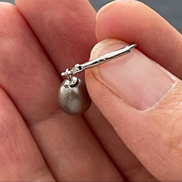 Silver grey freshwater pearl 925 silver earrings - Picture 4 of 5